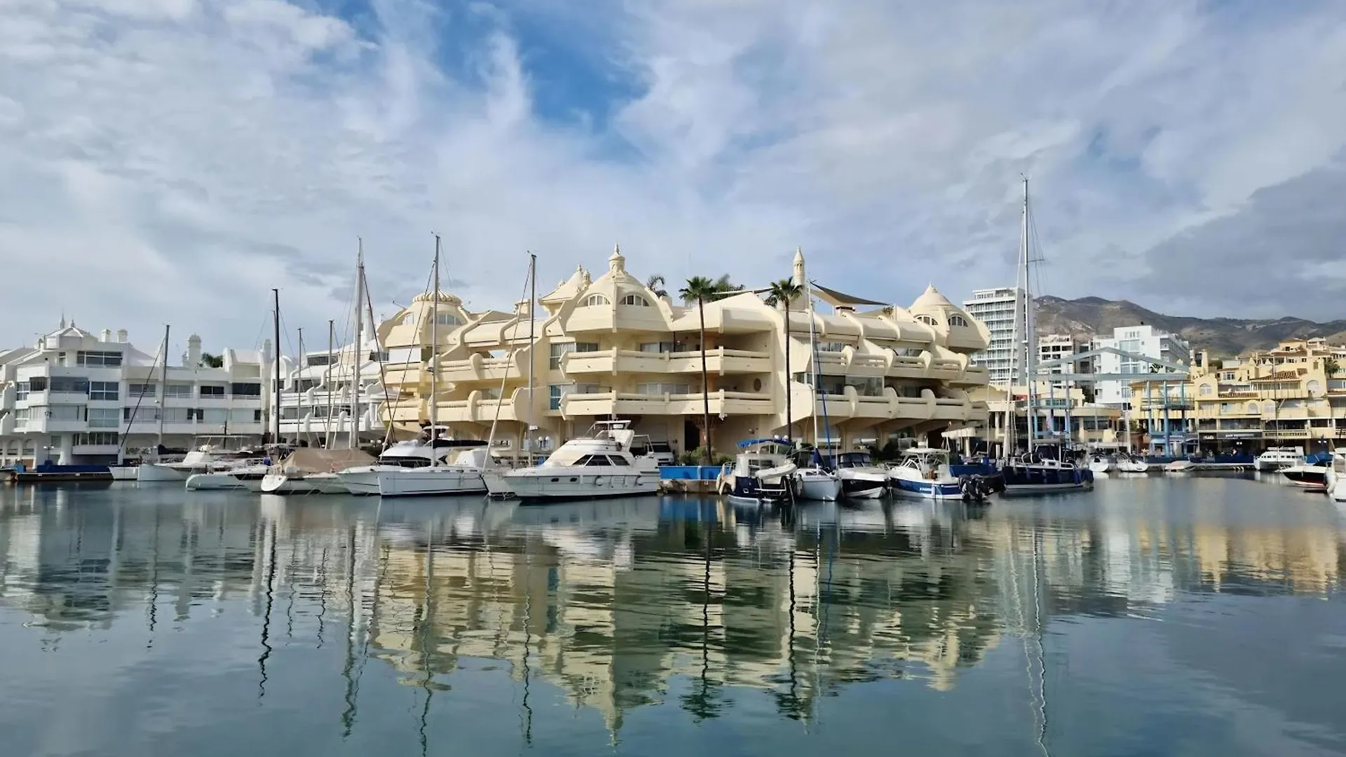 Estudio Aguila Prive Aceptamos Mascotas Benalmadena
